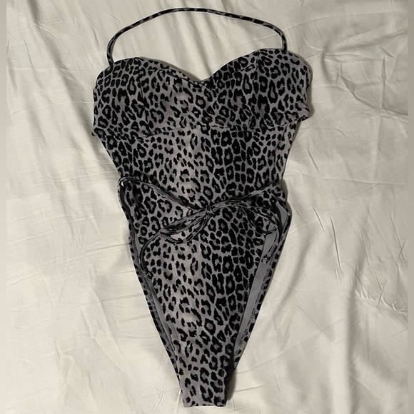 Leopard Monokini One-Piece Swimsuit - Picture 5 of 8